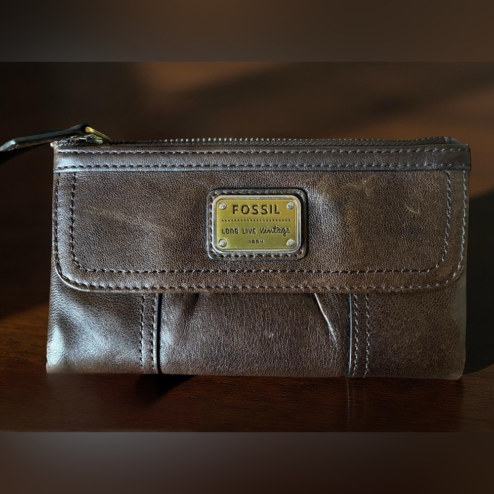 NWOT Fossil Dark Brown Leather Clutch